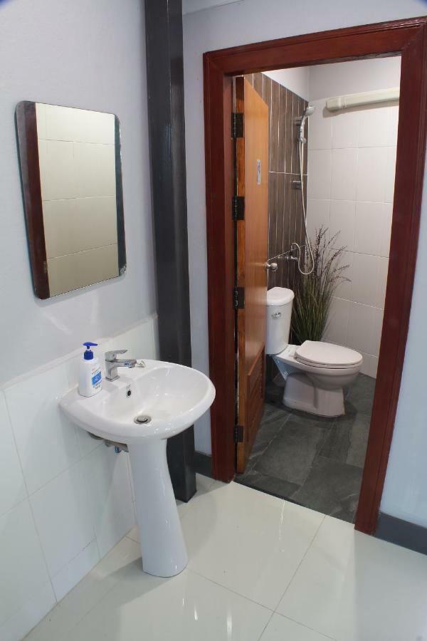 S'Prima Hostel Phitsanulok Luaran gambar